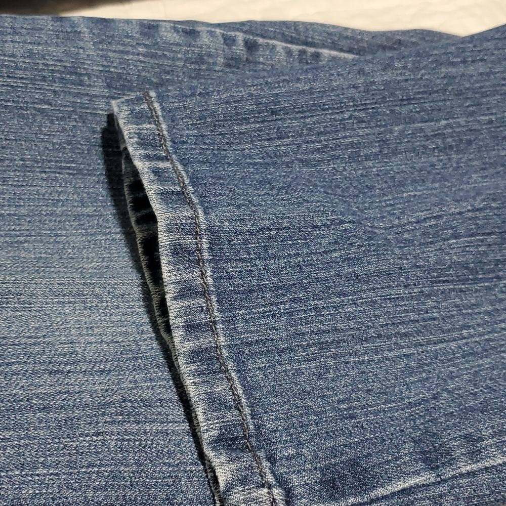 Women's Gloria Vanderbilt Amanda Blue Denium Jeans. Size 16. - Picture 3 of 12